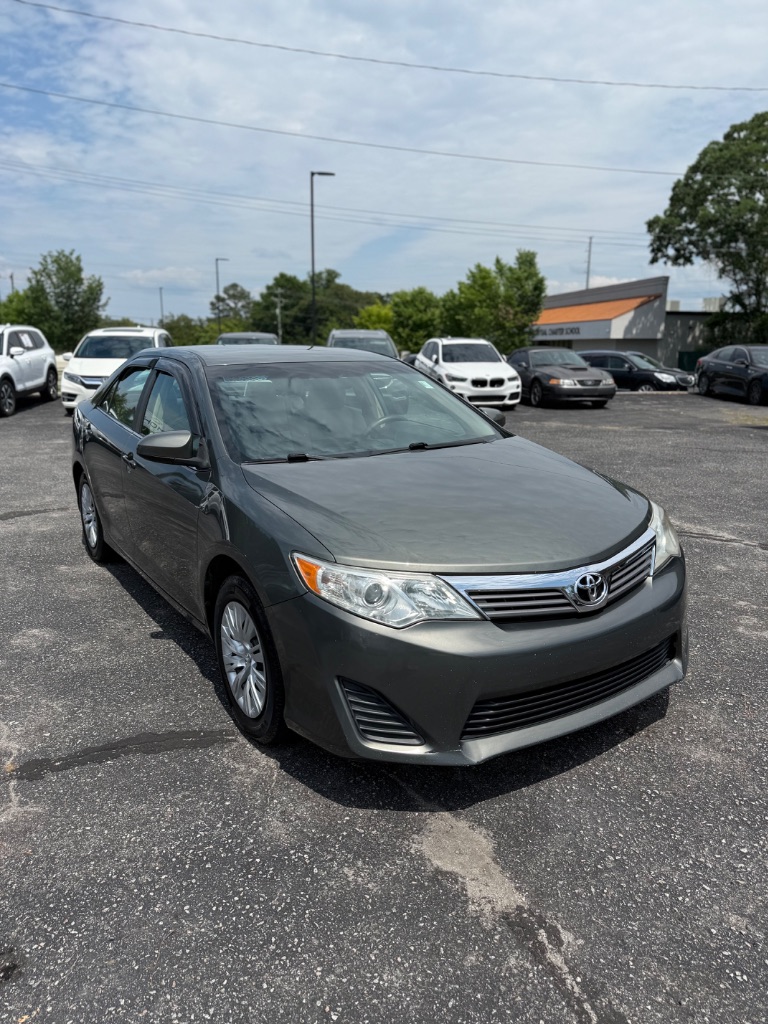 2014 Toyota Camry L - Photo 8