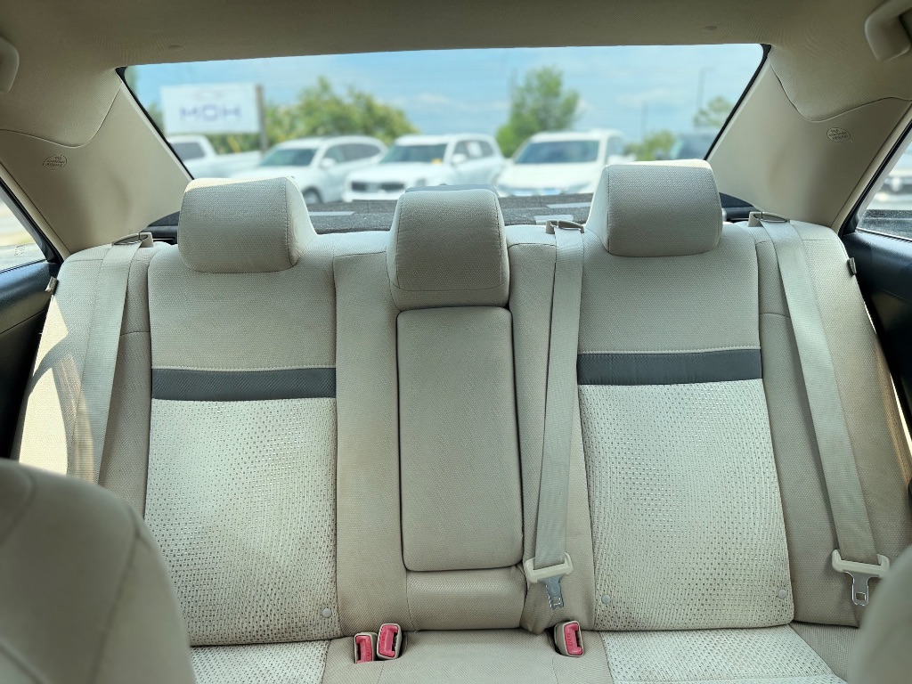 2014 Toyota Camry L - Photo 13