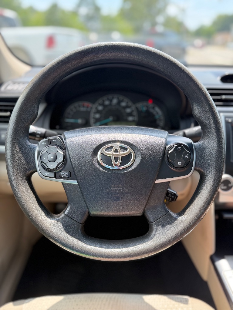 2014 Toyota Camry L - Photo 10