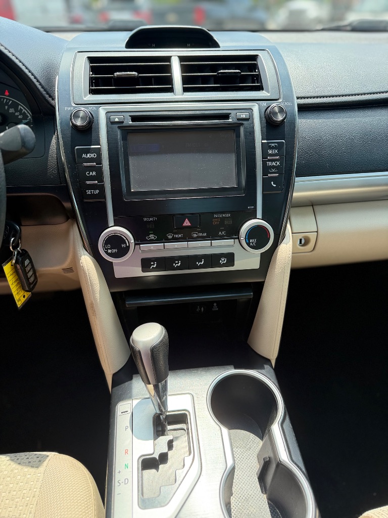 2014 Toyota Camry L - Photo 12