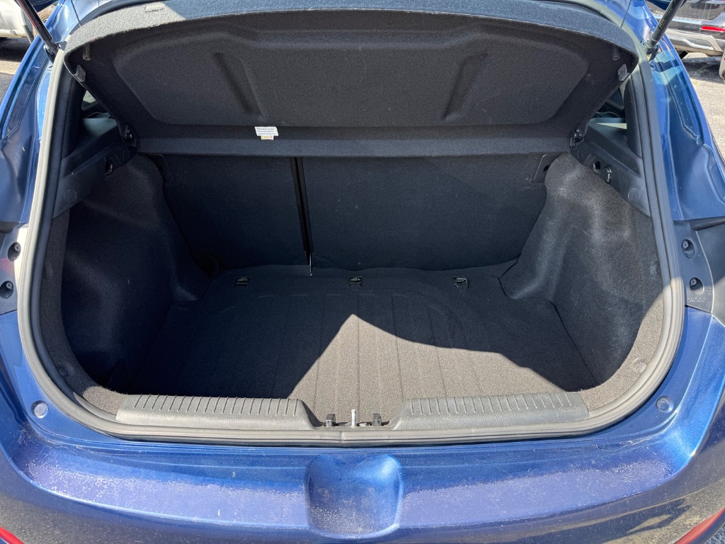 2013 Hyundai Elantra GT Base - Photo 17